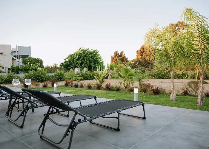 Manolis Seaside With Private Pool Villa