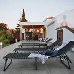 فيلة Manolis Seaside With Private Pool