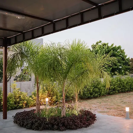 Manolis Seaside Soroni